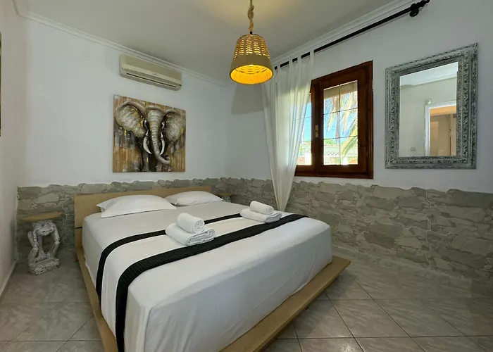 Palm Luxury In Kallithea *